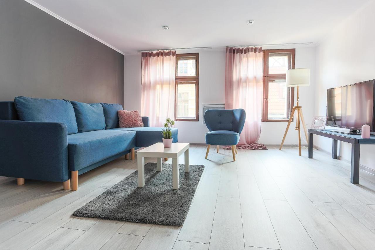 Apartment & Play